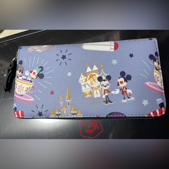 Dooney and Bourke Disney Hipster Mickey and Minnie Mouse wristlet wallet NWOT - Picture 3 of 7